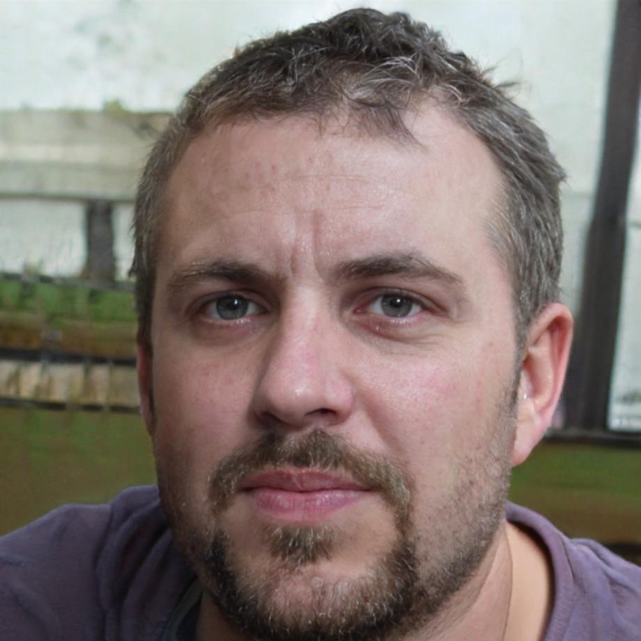 Portrait de Julien Moreau, analyste financier senior